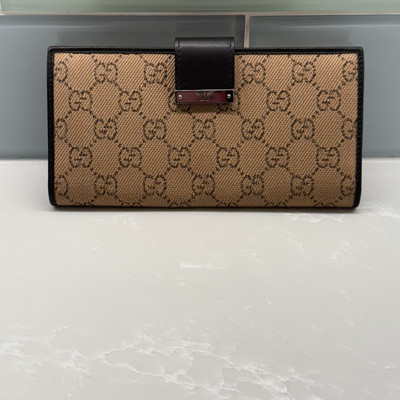 GUARANTEED AUTHENTIC LIKE NEWGucci Tan and Brown  Monogram Wallet 