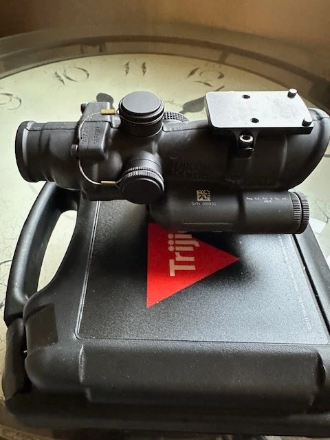 Trijicon ACOG TA02 4x32 зеленая освещенная шевронная сетка (новая демонстрационная) - Изображение 3 из 4