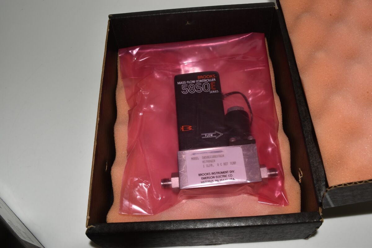 Brooks 5850E Mass Flow Controller MFC O2 200 SCCM for sale Brooks 5850E Mass Flow Controller MFC O2 200 SCCM for sale