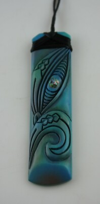großes gefärbtes Maori Knochen Carving aus Neuseeland  Toki
