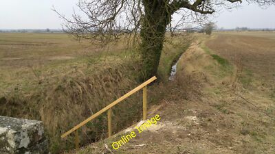 Foto 6x4 neue Stufen zu einem alten Abfluss Clayworth abseits des Kuckucksweges, neben c2013
