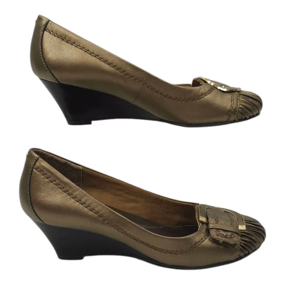 Sapato Feminino Andrew Geller Ocean Couro 6M Dourado Cobre Fivela de Salto Cunha - Imagem 2 de 4