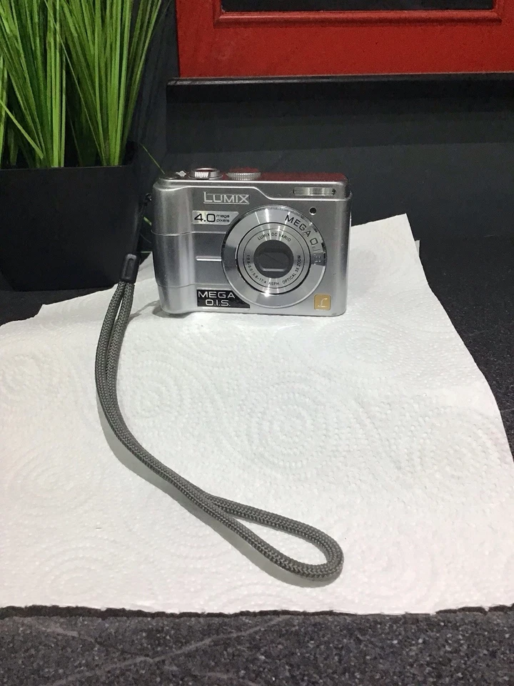 Panasonic Lumix DMC-LC70 4.0MP Digital Camera Silver Boxed Memory Card Etc, photo 2 of 5