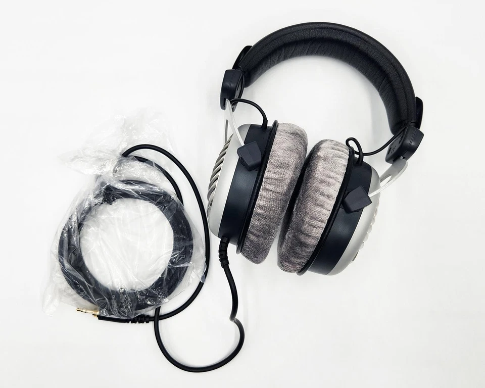 Beyerdynamic DT 990 Edition 250 Ohms Premium Open Dynamic Headphones (481807) - Image 2 of 4