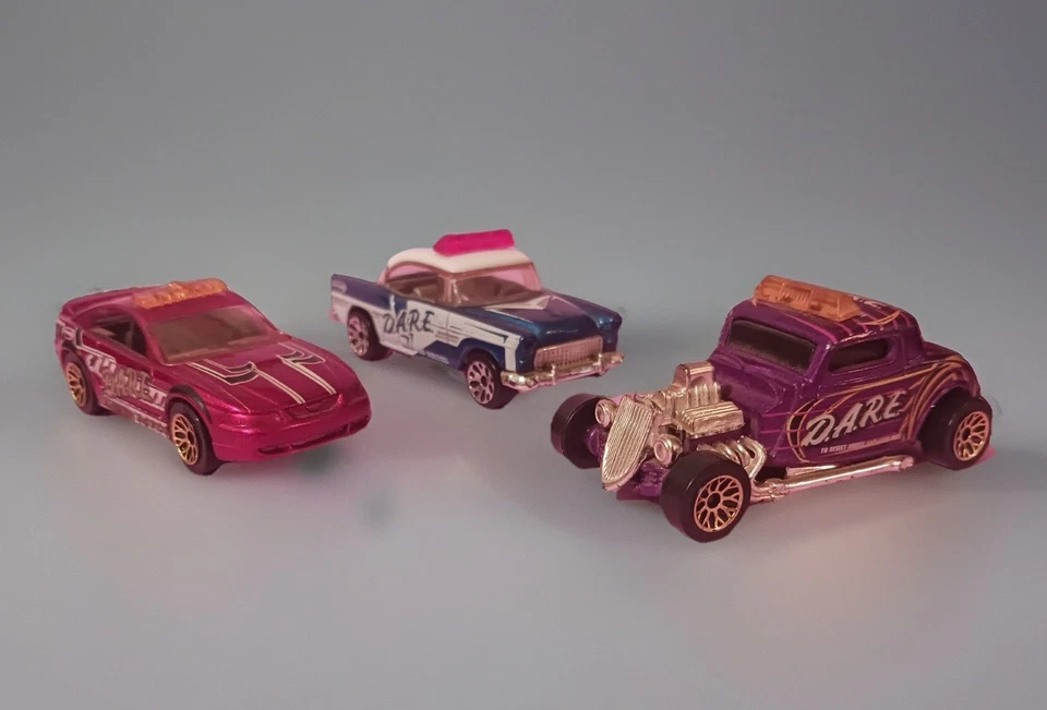 Dare Matchbook Cars (Juego de 3/Suelto) '55 BelAir (Coche de Policía), '33 Cupé, '99 Mustang Foto 2 de 4