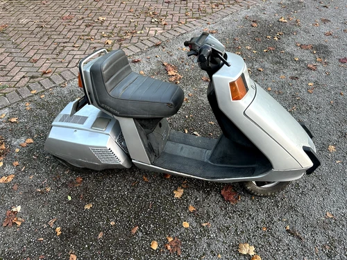 Honda Stream NV50 Scooter Silver 50cc Three-Wheeler - Picture 2 of 8