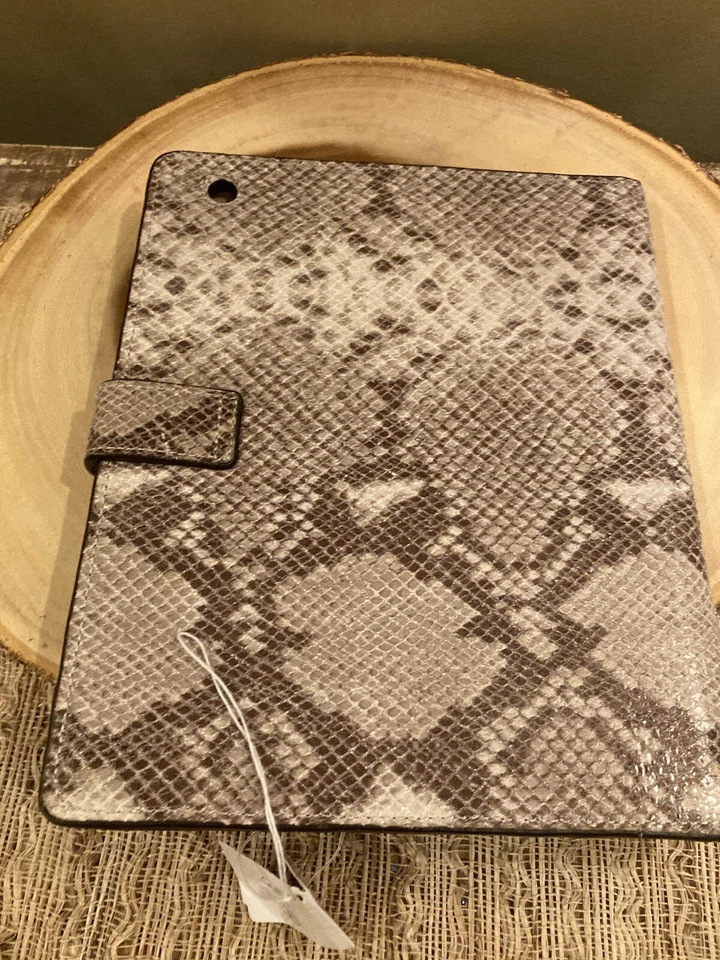 COACH F67880 Tablet SLEEVE 10X8 Snake Print Tan/white/grey. New W Tags Rt-198$ - Image 4 of 4