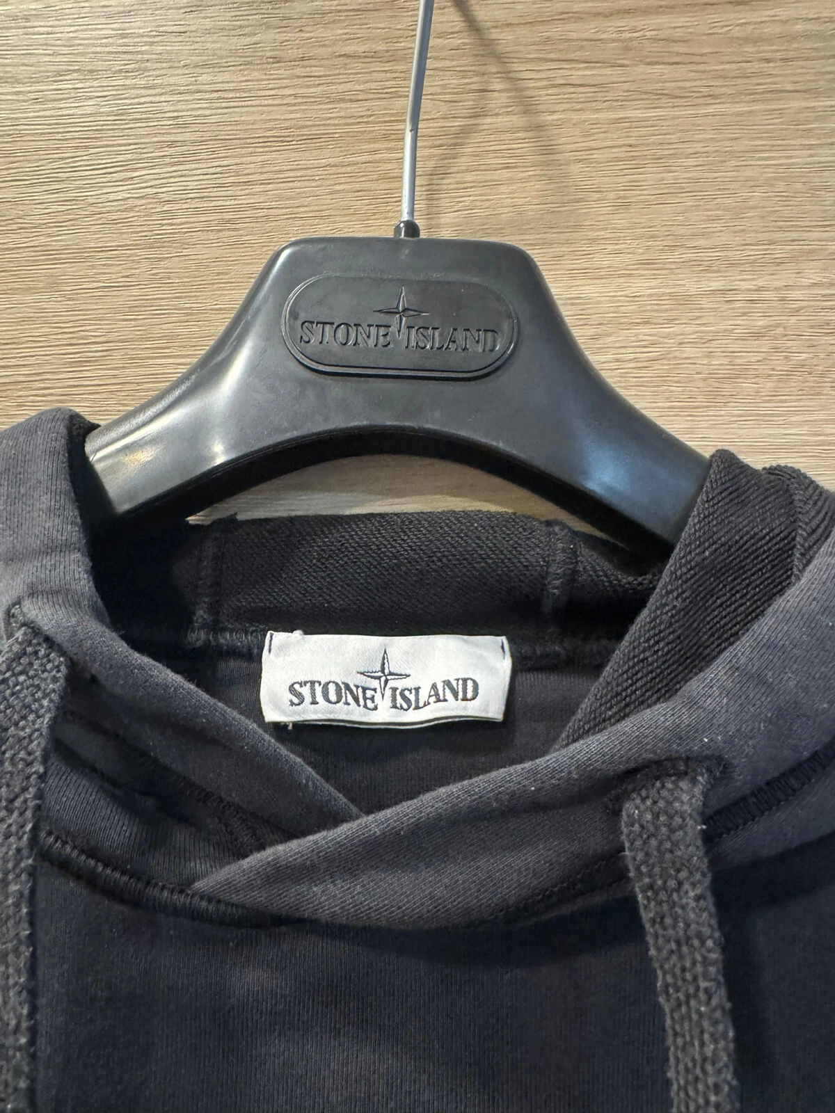 Felpa con cappuccio pullover Stone Island nera taglia small usata (ottime condizioni)