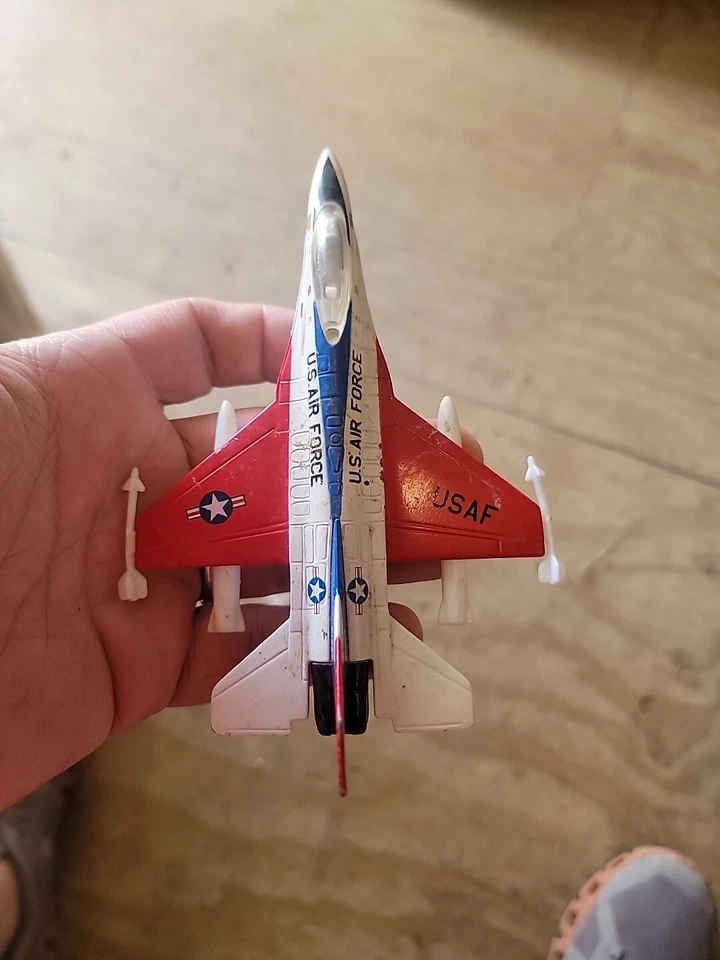 5 Inch General Dynamics F-16 Fighting Falcon  Diecast Jet - Image 2 of 4