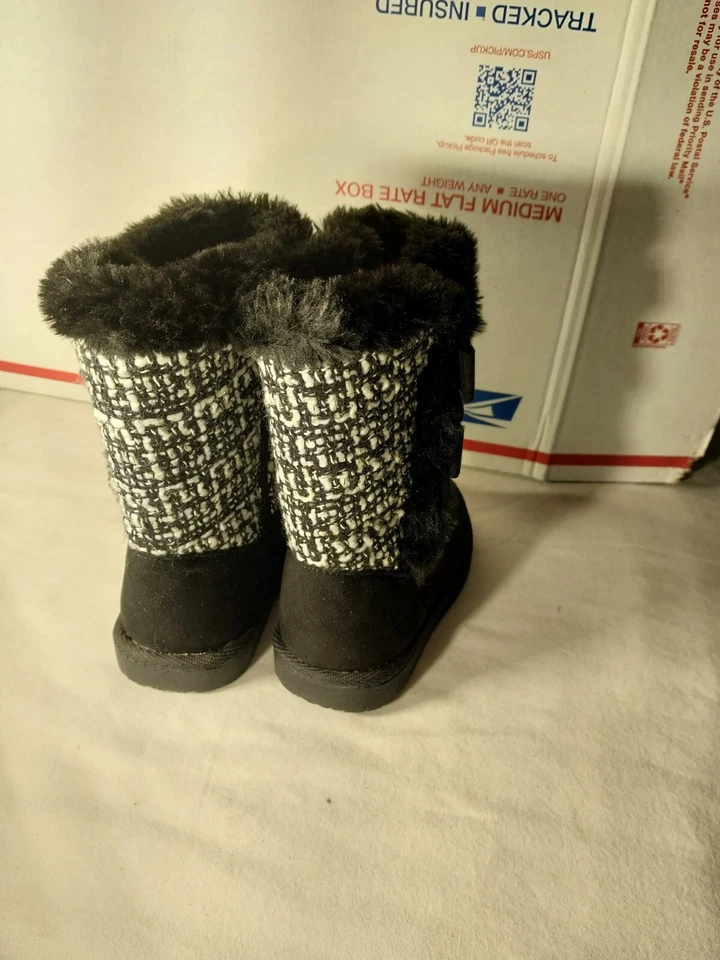 NEW NO TAGS OR BOX OKIE DOKIE, WARM WINTER BOOTS  INFANT TODDLER  BLACK SIZE 5  - Image 3 of 4