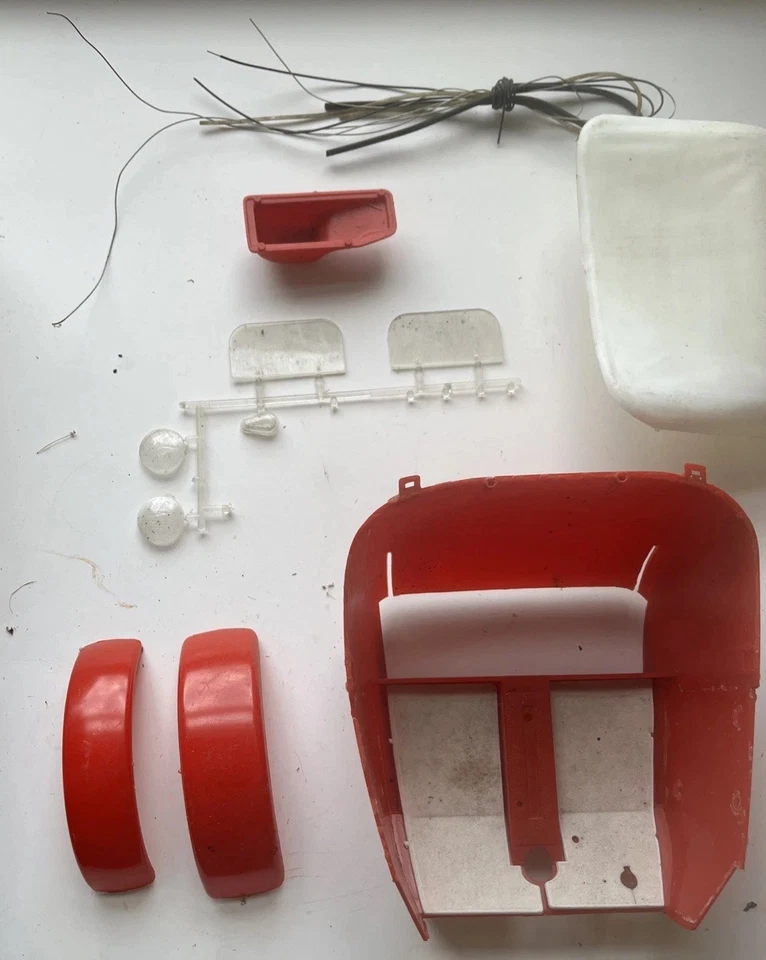 Vintage Lindberg Red Devil Bobtail T Bucket Model Kit Hot Rod 1/8 Scale As Is - Image 3 of 4