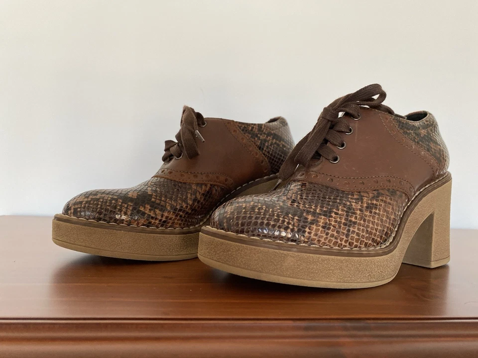 Zapatos de mujer Geox piel de serpiente marrón tacón medio bloque talla 35 EE. UU. 4,5 patrón italiano Foto 3 de 4