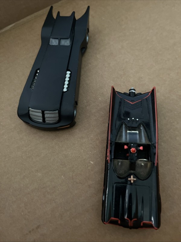 2 Batmobiles Jada Toy, Hot wheel 