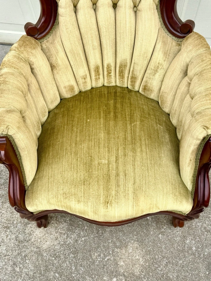 Silla de salón victoriana Kimball Gentleman’s - tapicería de terciopelo dorado de caoba Foto 2 de 4