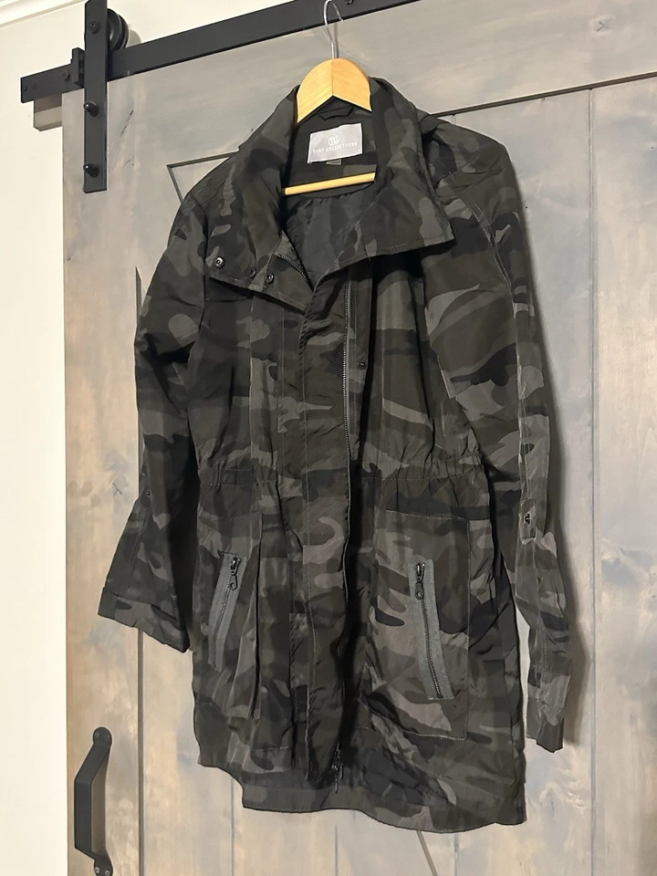 Chaqueta Abrigo Tart Collection Mujer M Camuflada Cordón Capucha Militar Usada en Excelente Condición Foto 4 de 4