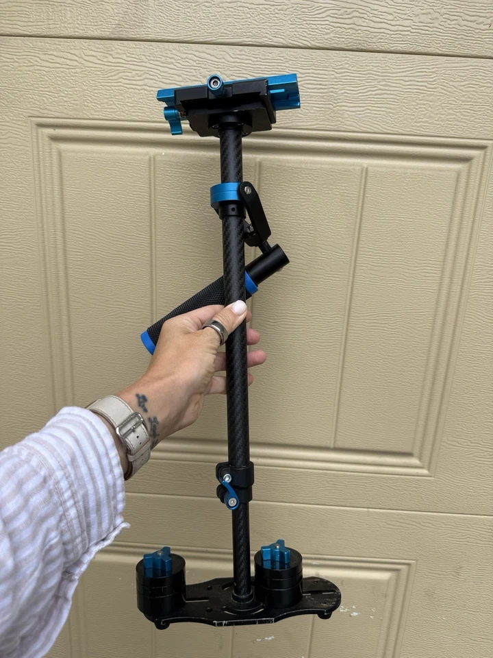 Neewer 60cm Carbon Fiber Manual Stabilizer with Screw for 1/4 3/8" - Image 2 of 2