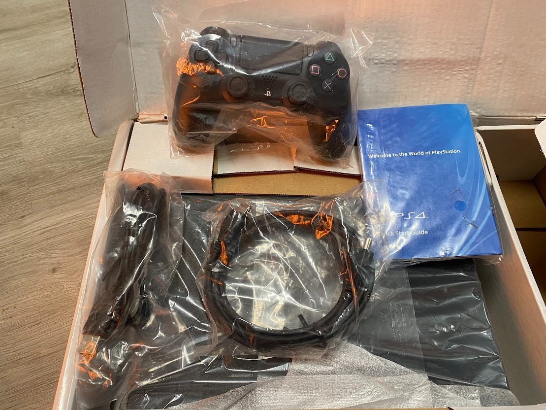 Sony PlayStation 4 The Last of Us Remastered Bundle 500GB Jet
