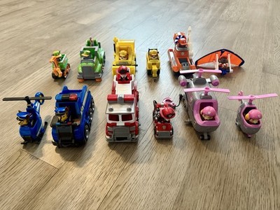 Paw Patrol Ultimate Rescue Vehicle Set With 6 Ultimate Rescue Mini Vehicles