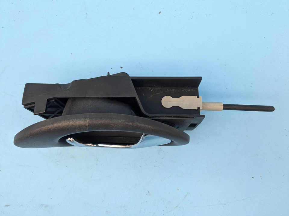 Manija de puerta interior delantera derecha PASSENGR 97-06 Jaguar XK8 XKR - negra Foto 3 de 4