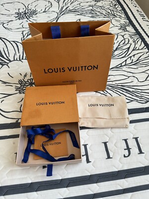 louis vuitton Box With Shopping Bag. Good For Small Wallets.see