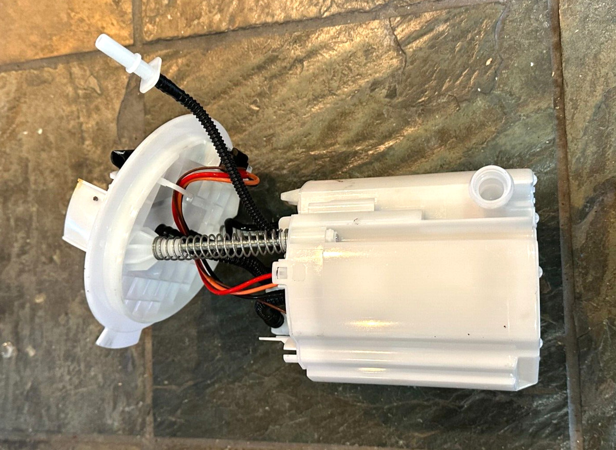 2022 MERCEDES C300 FUEL PUMP FEED UNIT, PART# 2064704401, GENUINE  