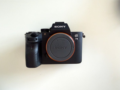 Sony Alpha 7 III ILCE-7M3 24,2MP Spiegellose Systemkamera inklusive OVP