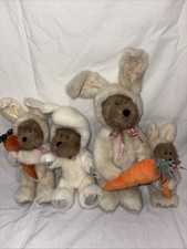 Lot 4 Boyds Bear Bunnies. Three W/ Carrots. The Boyd s Collection Archive Series