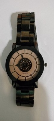 UNISEX WATCH WITH MOVABLE ROUND IN CENTER FULL METALLIC.
