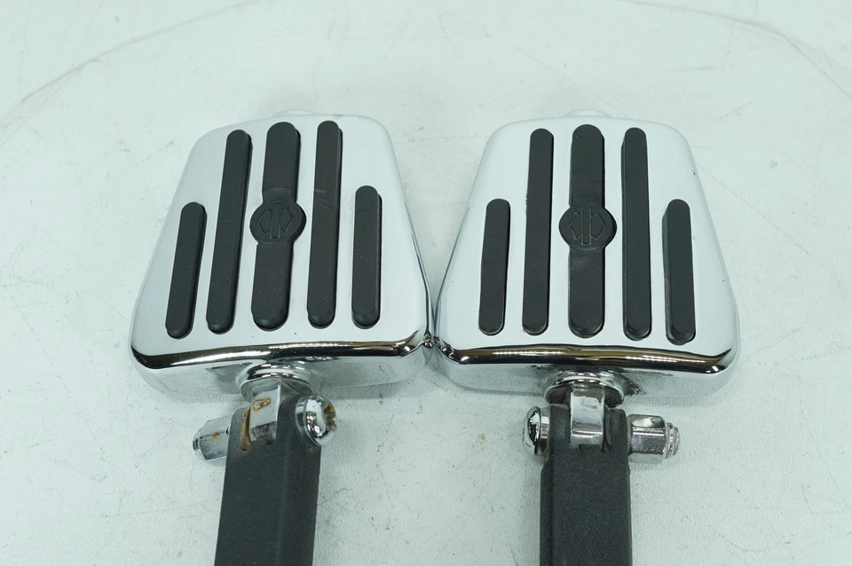 2010 Harley-Davidson Dyna FXD Super Glide OEM passageiro esquerdo e direito pés - Imagem 3 de 4