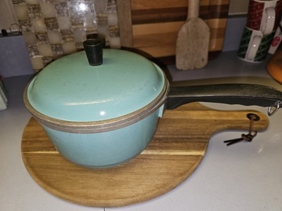Vintage Club Aluminum Turquoise Teal Blue Lidded Saucepan Sauce Pot Pan 2 Qts 