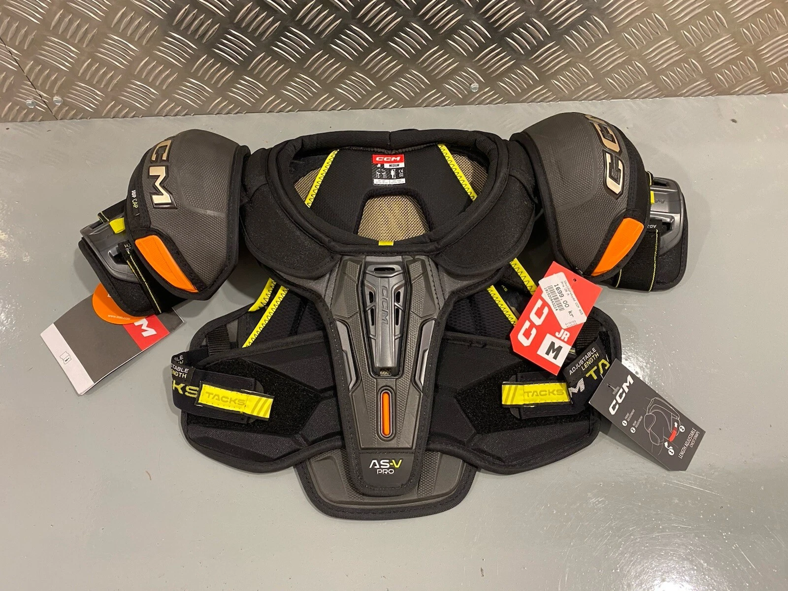 CCM Tacks AS-V Pro Shoulder Pads Junior Size Medium Brand New