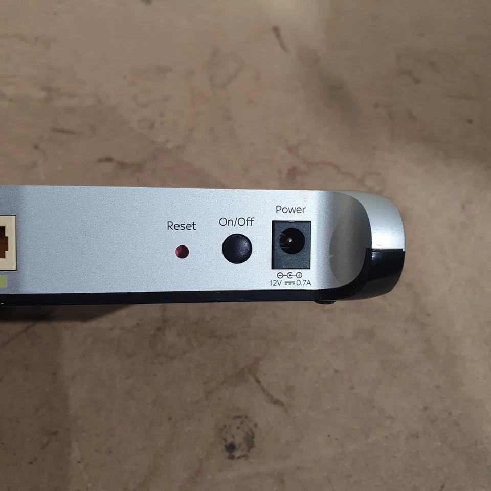 Sky Sagemcom Silver 2.4GHz 100 Mbps 4-Ports Wireless Wi-Fi ADSL Broadband Router - Image 4 of 4