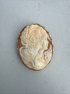 14 Karat Gold Cameo With A Sign Shell
