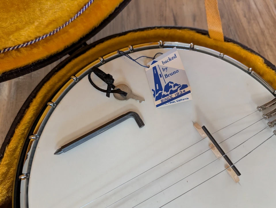 1970s Univox 4 String Bowtie Tenor Banjo W/OHSC Excellent Condition - Image 2 of 4