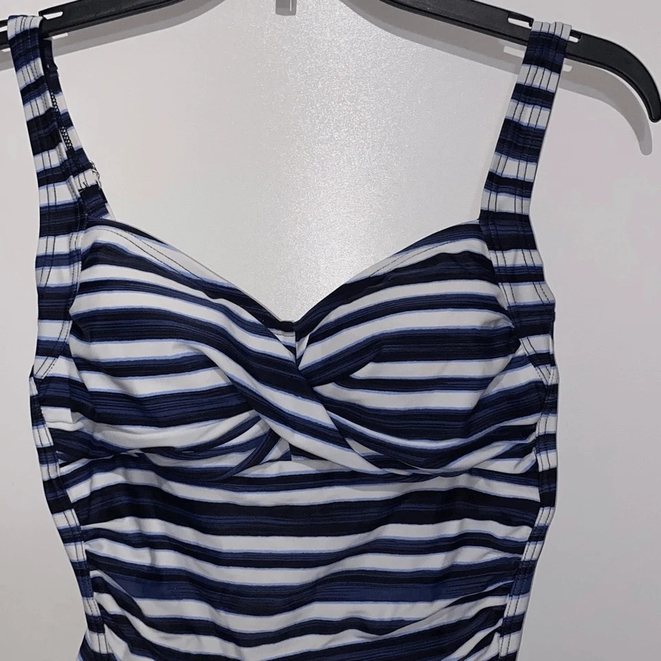 Traje de baño Shore Shapes para mujer azul blanco a rayas sujetador incorporado de una pieza talla 8 Foto 3 de 4