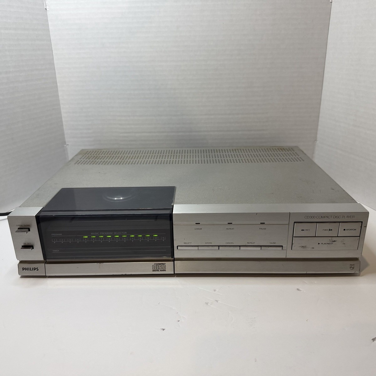 FOR PARTS/REPAIR* PHILIPS CD300 - VINTAGE 1st Generation CD Player