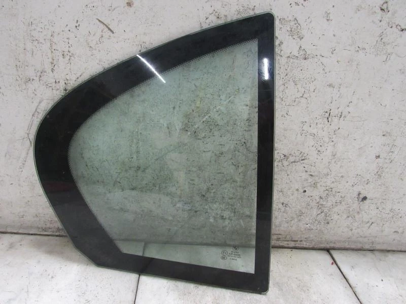 ВЕНТИЛЯЦИОННОЕ КВАРТОВОЕ СТЕКЛО правое 04 05 06 07 BMW 530I - Изображение 2 из 3