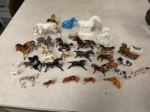 small horse figurines plastic