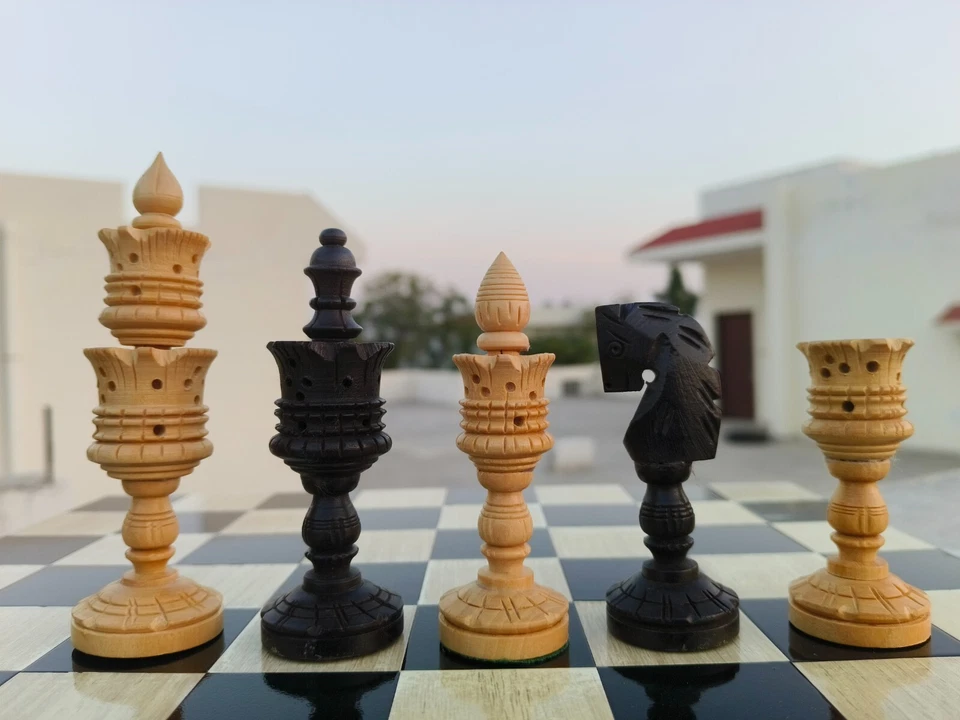Juego de piezas de ajedrez de madera talladas a mano serie Lotus negro ebonizado, King 4,5"" pulgadas Foto 3 de 4