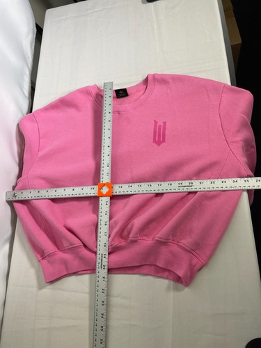 Wicked x Target Paul Tazewell Defy Gravity Pink Crew Fleece Sweatshirt Damen XS - Bild 11 von 11