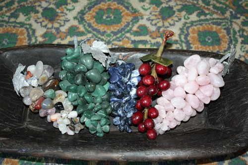 Sculture frutta pietra lucida pietra rossa grappolo uva con foglie di giadeite - Foto 11 di 12