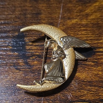 Vintage Angel on Crescent Moon Brooch Pin Gold Tone Fashion Jewelry