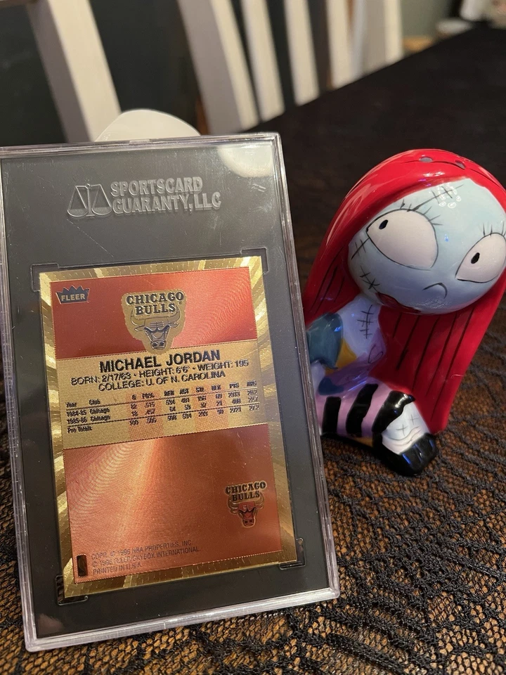 Fleer Michael Jordan 1996-97 “GOLD BURST” SGC 9,5 POP 5, 15 Calificado Total Raro 🔥 Foto 2 de 4