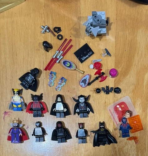 lot of 11 lego minifigures and accessories star wars, marvel, cmf