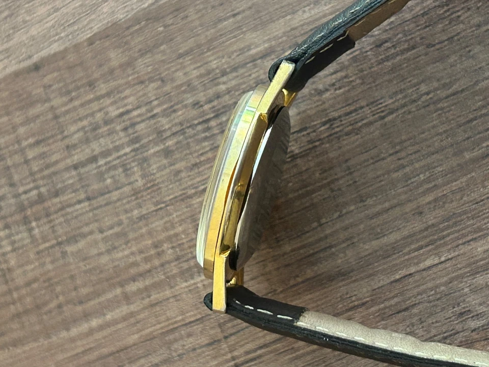 Vintage Sicura Gold Tone Mechanical Watch Lollipop Mirror Hands - Image 4 of 4