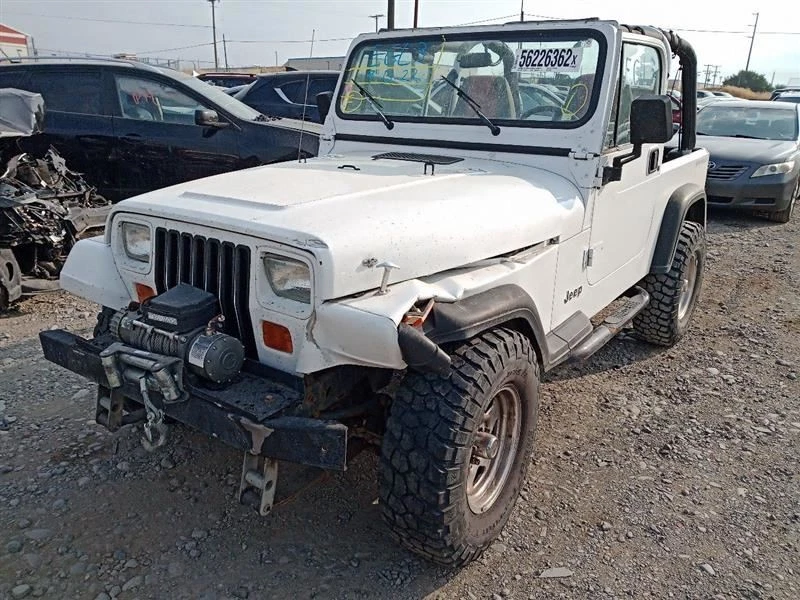Радиатор от 1995 Jeep Wrangler 2.5T AT 9474703 - Изображение 3 из 4