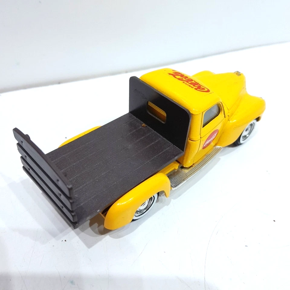 solido dodge 1940 diecast truck DISPLAYED ONLY 1:43 - Image 4 of 4