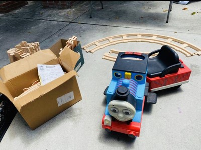 thomas the tank engine ride on train and track