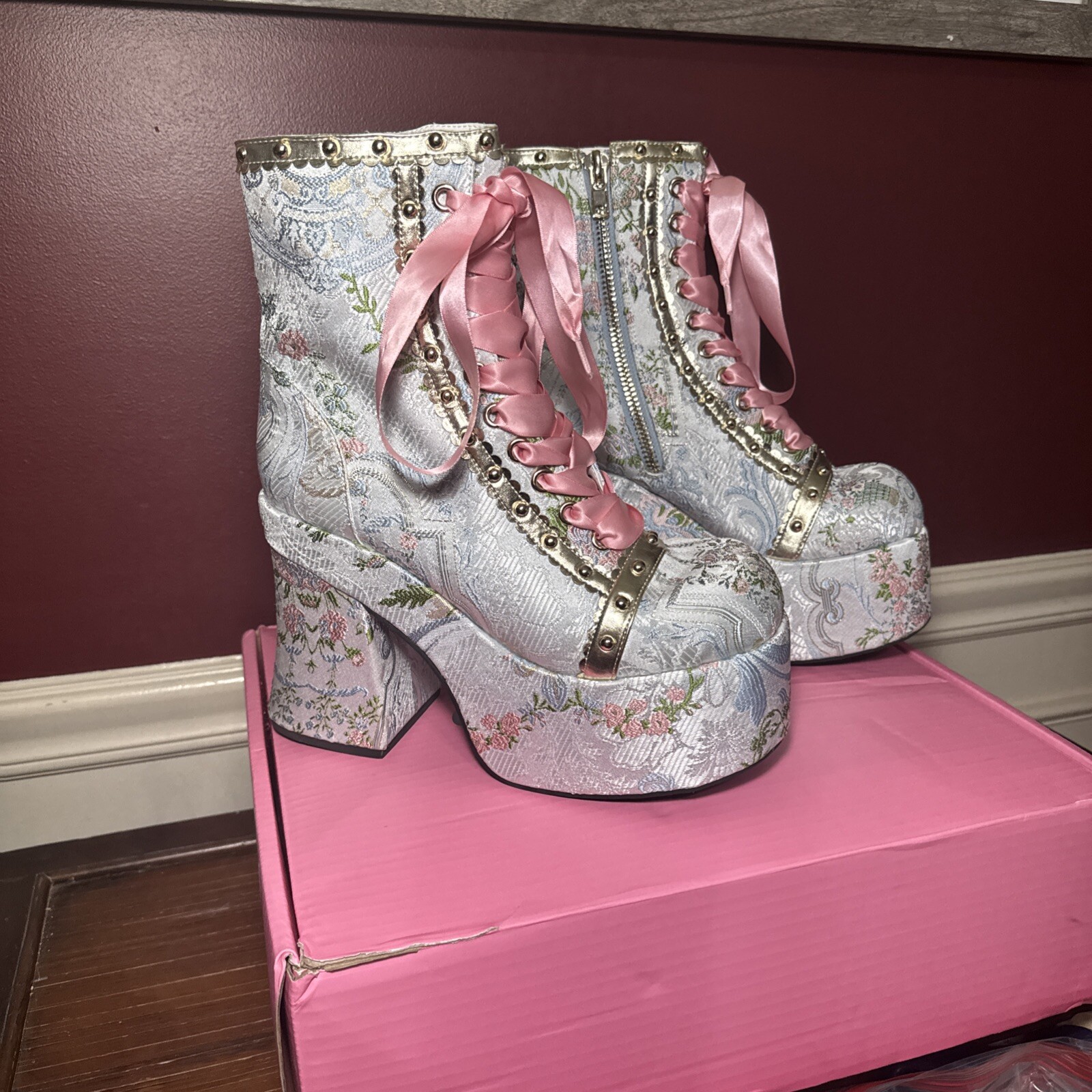 Sugar Thrillz Floral Platform Boots Size 10M with 4 Inch Heels Excellent Condition