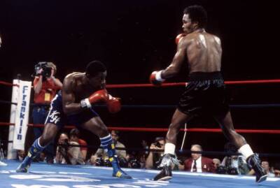 Sugar Ray Leonard Moves To Land A Punch Against Kevin Howard Old Boxing Photo